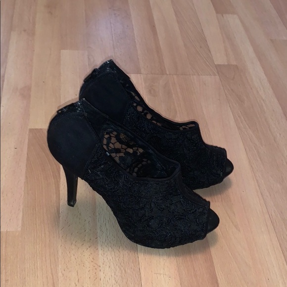 Black Heels - Picture 3 of 3